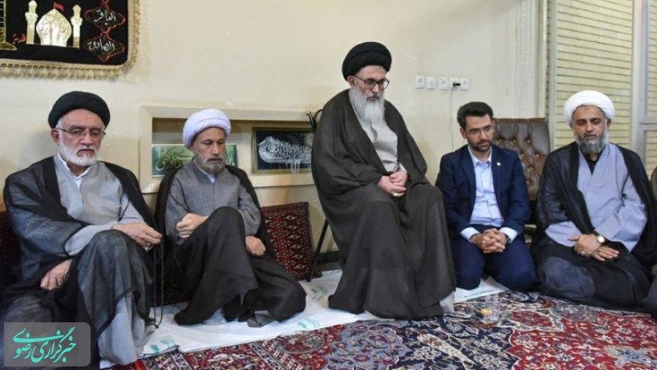 حضور علما و مردم شیراز به همراه وزیر ارتباطات در منزل مرحوم آیت الله حدائق