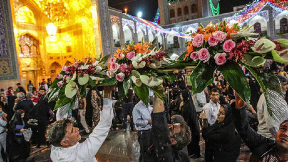 تزئین حرم مطهر رضوی با ۲۰۰ هزار شاخه گل در دهه کرامت
