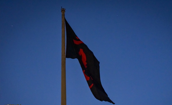 اهتزاز پرچم یاحسین(ع) بر فراز بلندترین سکوی پرچم خاورمیانه