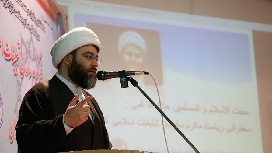 توجه به مکتب امام خمینی می تواند برای جامعه نجات بخش و گره گشا باشد