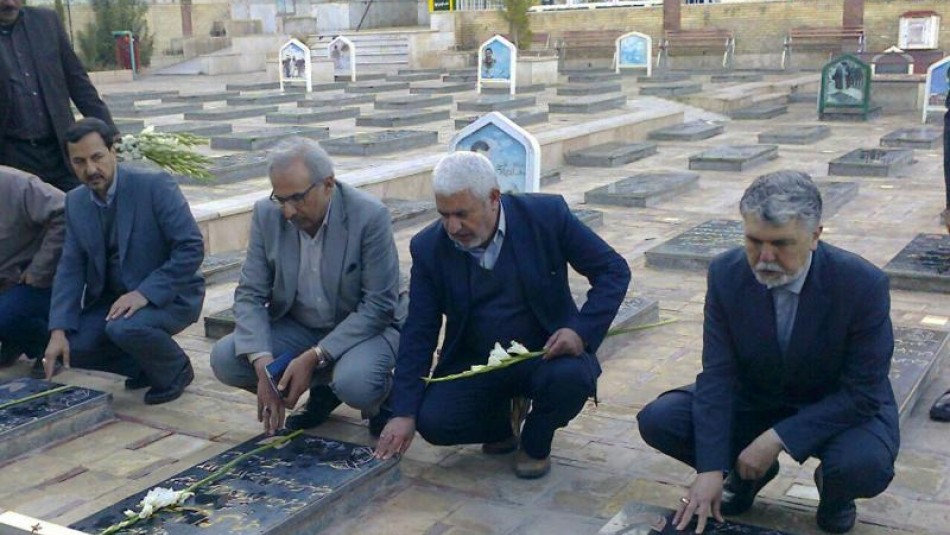 ادای احترام وزیر فرهنگ و ارشاد اسلامی به مقام شامخ شهدای کرمان