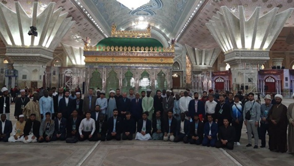 شرکت‌کنندگان مسابقات بین‌المللی قرآن به مقام شامخ امام راحل ادای احترام کردند