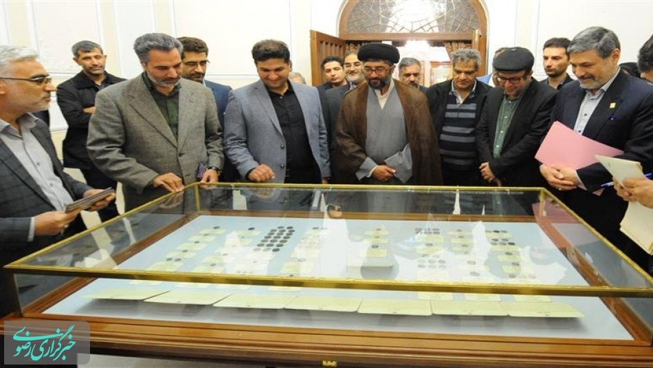 مراسم رونمایی از سکه‌های اهدایی به موزه آستان قدس رضوی
