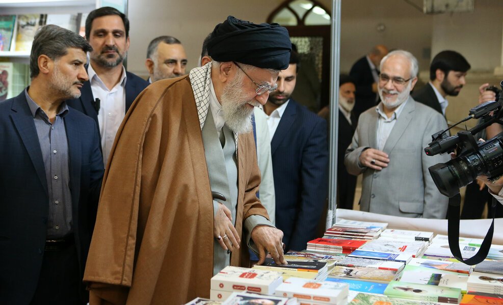 بازدید رهبر انقلاب اسلامی از سی و دومین نمایشگاه کتاب تهران