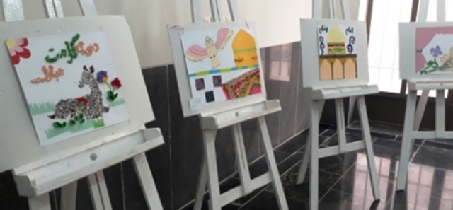 نمایشگاه کلاژ هنرمندان جوان در میامی استان سمنان برپا شد