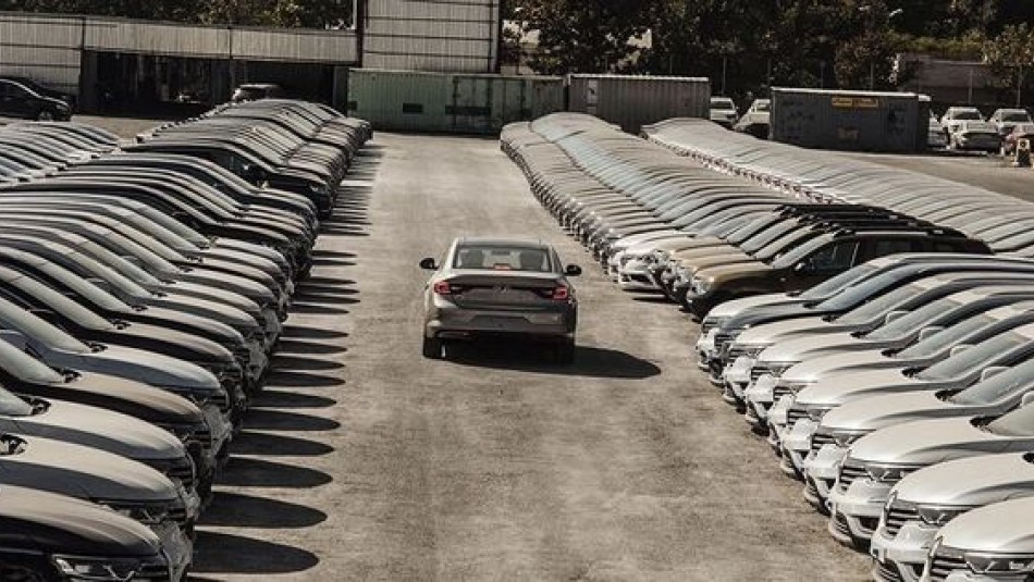 آزادسازی هزاران دستگاه خودرو متوقف شده در گمرک