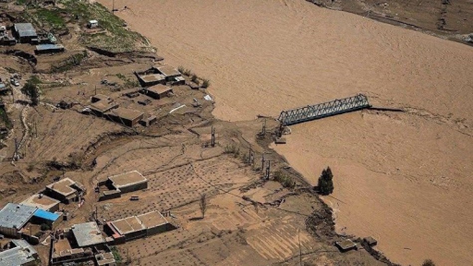 طغیان رودخانه‌ها راه ۲۴۳ روستای لرستان را قطع کرده است