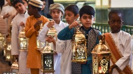 ببینید/ سرودخوانی نوجوانان ملل اسلامی در حرم امام رضا(ع) در گرامی‌داشت رمضان