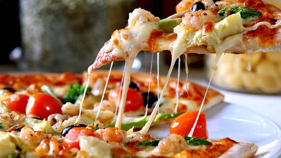 چرا باید کمتر پیتزا بخوریم؟!